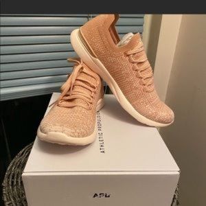 NWT APL Women’s Techloom Breeze